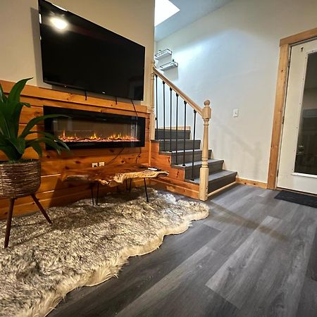 Smokey Mountain Retreat, Hot Tub, Game Room, Sleeps 8! Gatlinburg Kültér fotó