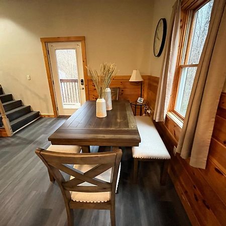 Smokey Mountain Retreat, Hot Tub, Game Room, Sleeps 8! Gatlinburg Kültér fotó
