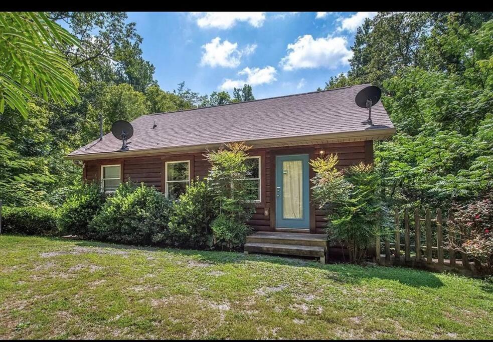 Smokey Mountain Retreat, Hot Tub, Game Room, Sleeps 8! Gatlinburg Kültér fotó