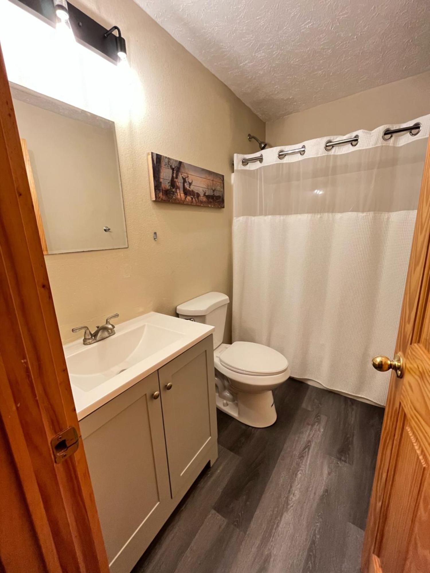 Smokey Mountain Retreat, Hot Tub, Game Room, Sleeps 8! Gatlinburg Kültér fotó