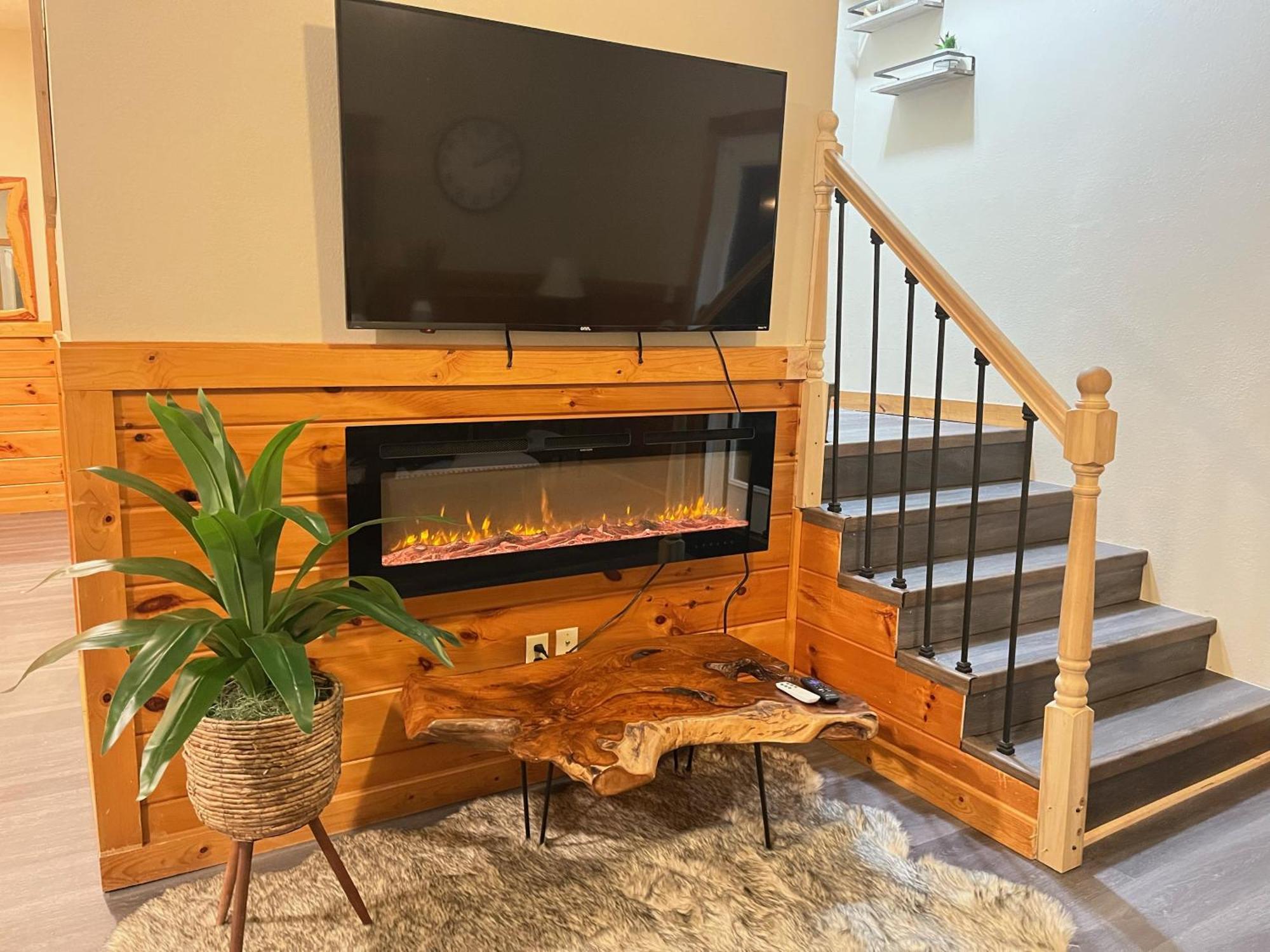 Smokey Mountain Retreat, Hot Tub, Game Room, Sleeps 8! Gatlinburg Kültér fotó