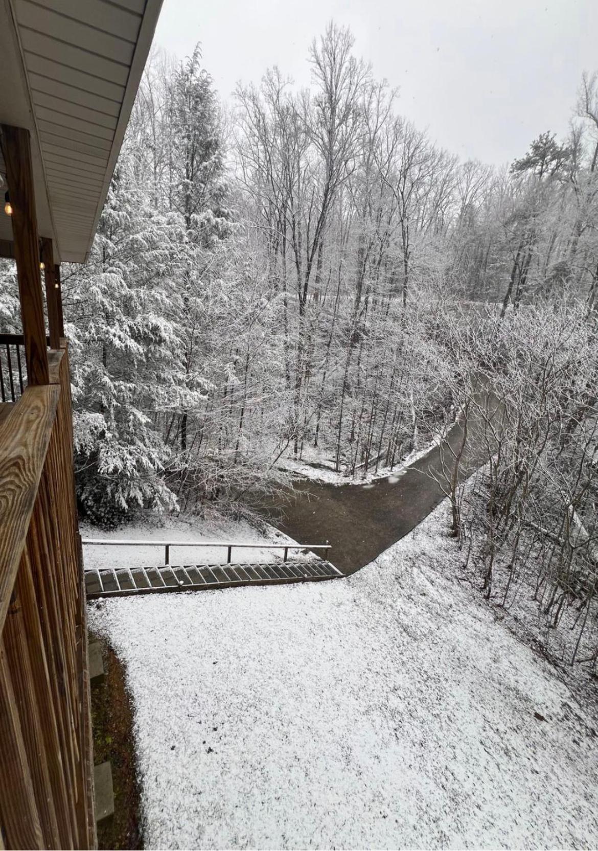 Smokey Mountain Retreat, Hot Tub, Game Room, Sleeps 8! Gatlinburg Kültér fotó